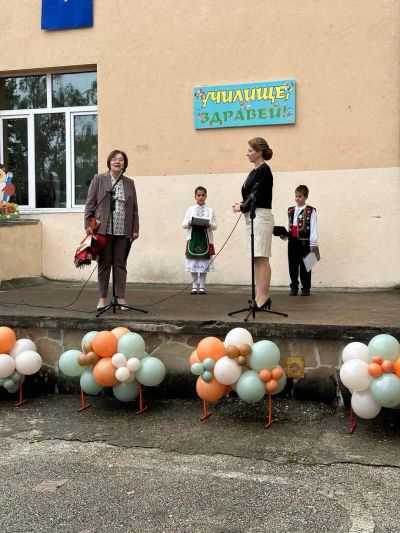 Първи учебен ден  - НУ Св. Св. Кирил и Методий - Троян