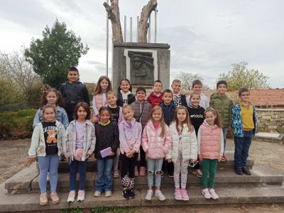 Проектни дейности  II клас „Исторически, природни и архитектурни забележителности близо до родния край“ - НУ Св. Св. Кирил и Методий - Троян
